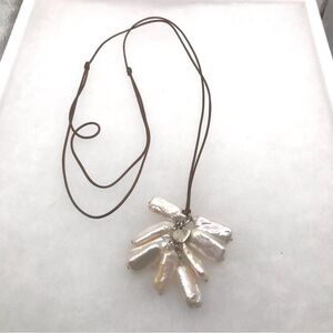 Brown Cordrd Elegant Biwa Pearl Pendant Cluster Necklace